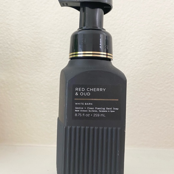 New White Barn Bath & Body Foaming Handsoaps - Picture 2 of 4